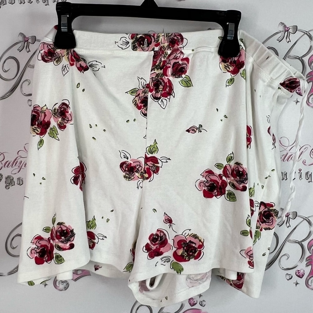 Komar shorts White Floral Shorts flowers roses pink red green drawing style